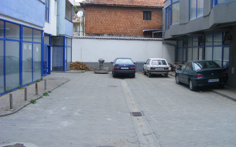 Qendra_Afaristo_Banesore_CENTRUM_e_ndertuar_ne_vitin_2004.JPG